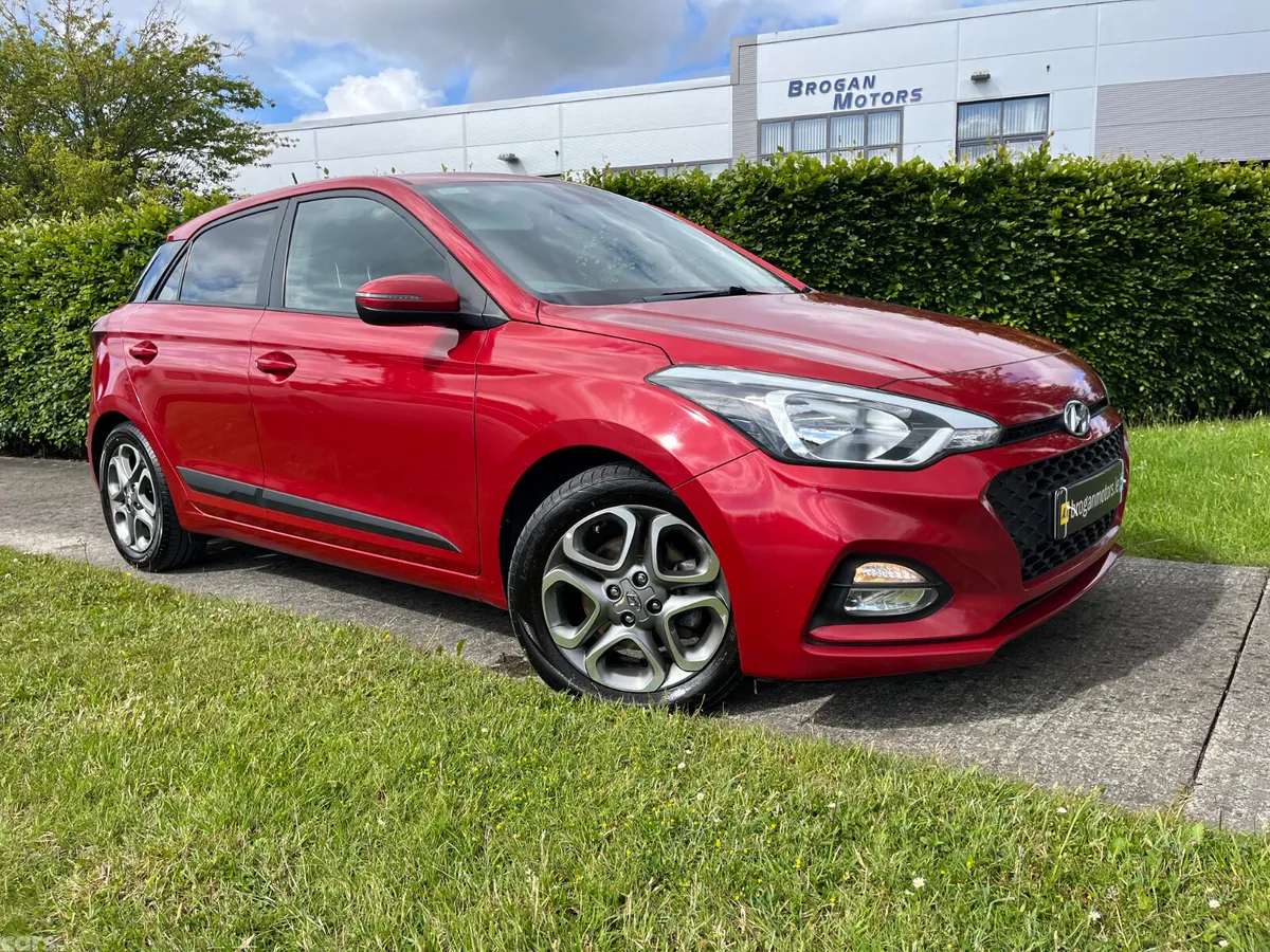 Hyundai i20 Hatchback, Petrol, 2019, Red