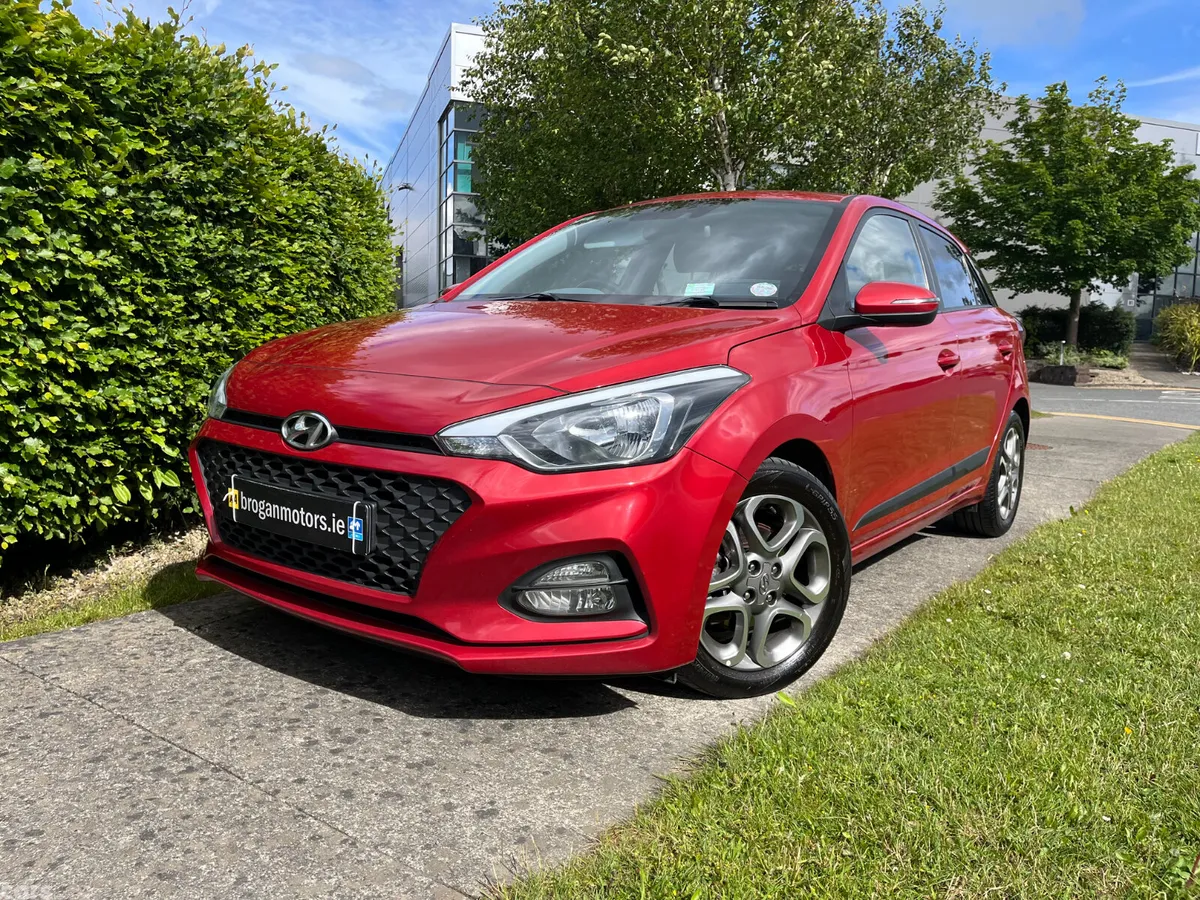 Hyundai i20 Hatchback, Petrol, 2019, Red