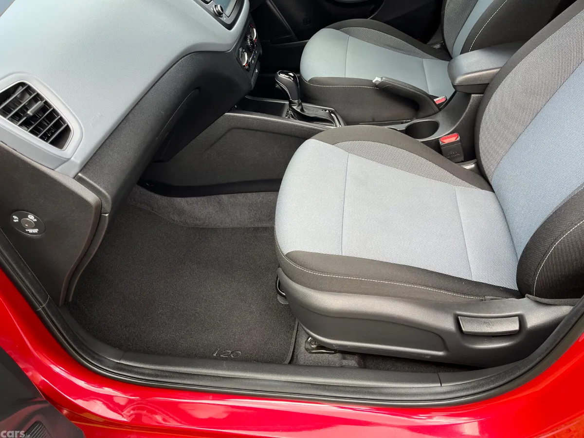 Hyundai i20 Hatchback, Petrol, 2019, Red