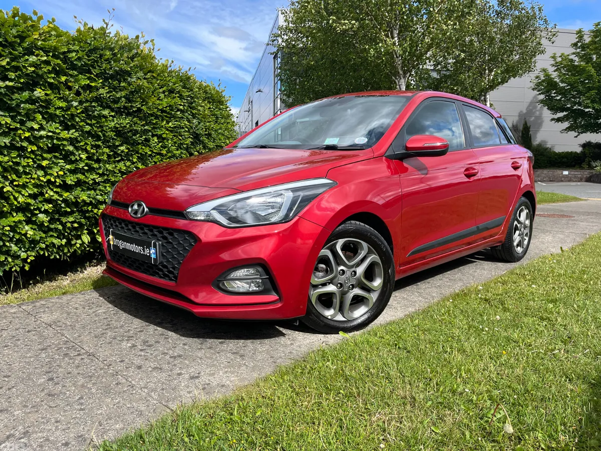 Hyundai i20 Hatchback, Petrol, 2019, Red