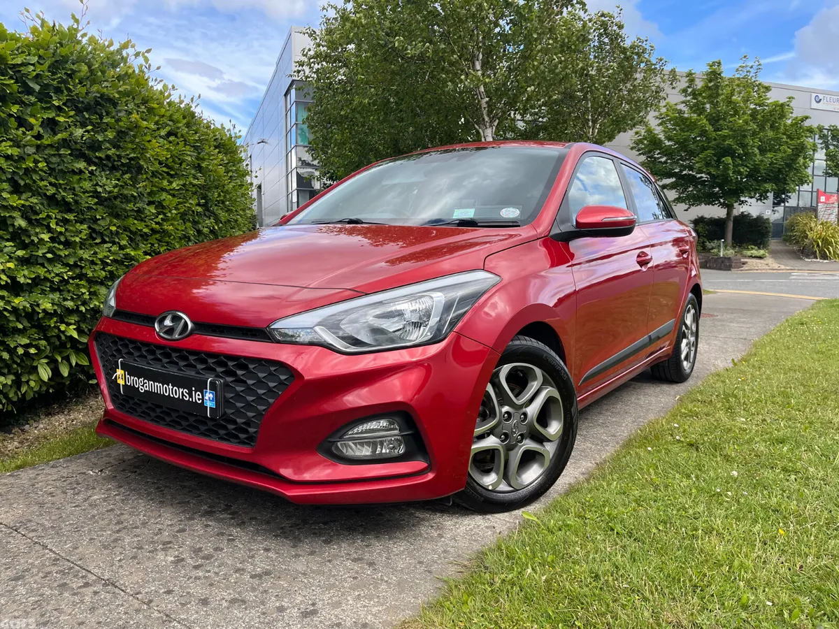 Hyundai i20 Hatchback, Petrol, 2019, Red