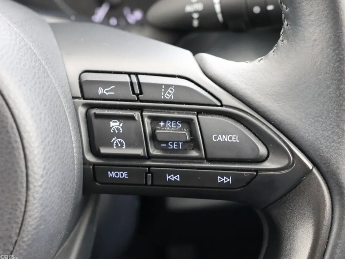 Toyota Yaris Hatchback, Petrol Hybrid, 2023, Silver