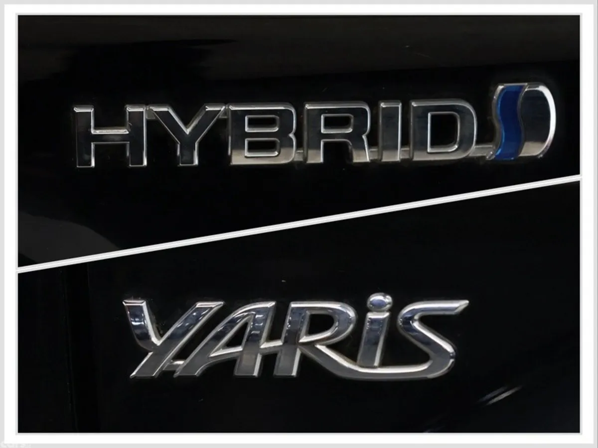 Toyota Yaris Hatchback, Petrol Hybrid, 2023, Silver