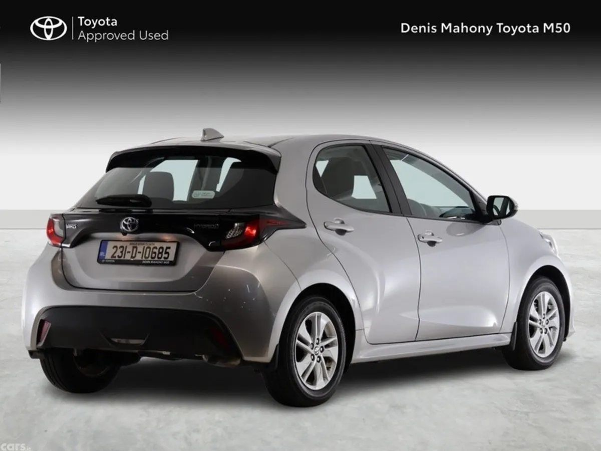 Toyota Yaris Hatchback, Petrol Hybrid, 2023, Silver