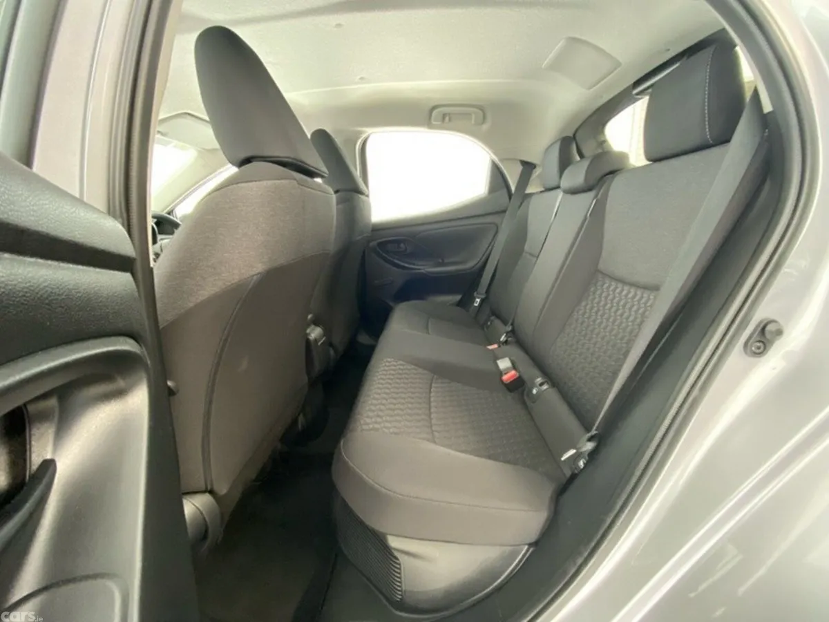 Toyota Yaris Hatchback, Petrol Hybrid, 2023, Silver