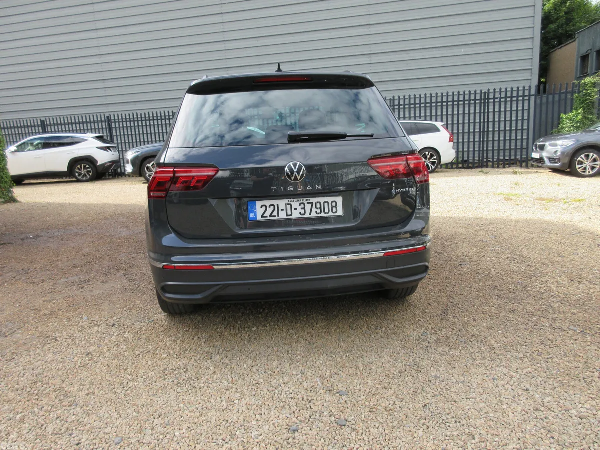 Volkswagen Tiguan SUV, Petrol Hybrid, 2022, Grey