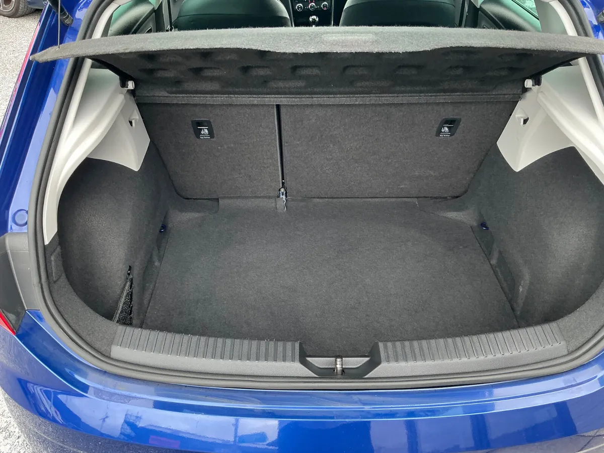 SEAT Leon Hatchback, Diesel, 2019, Blue