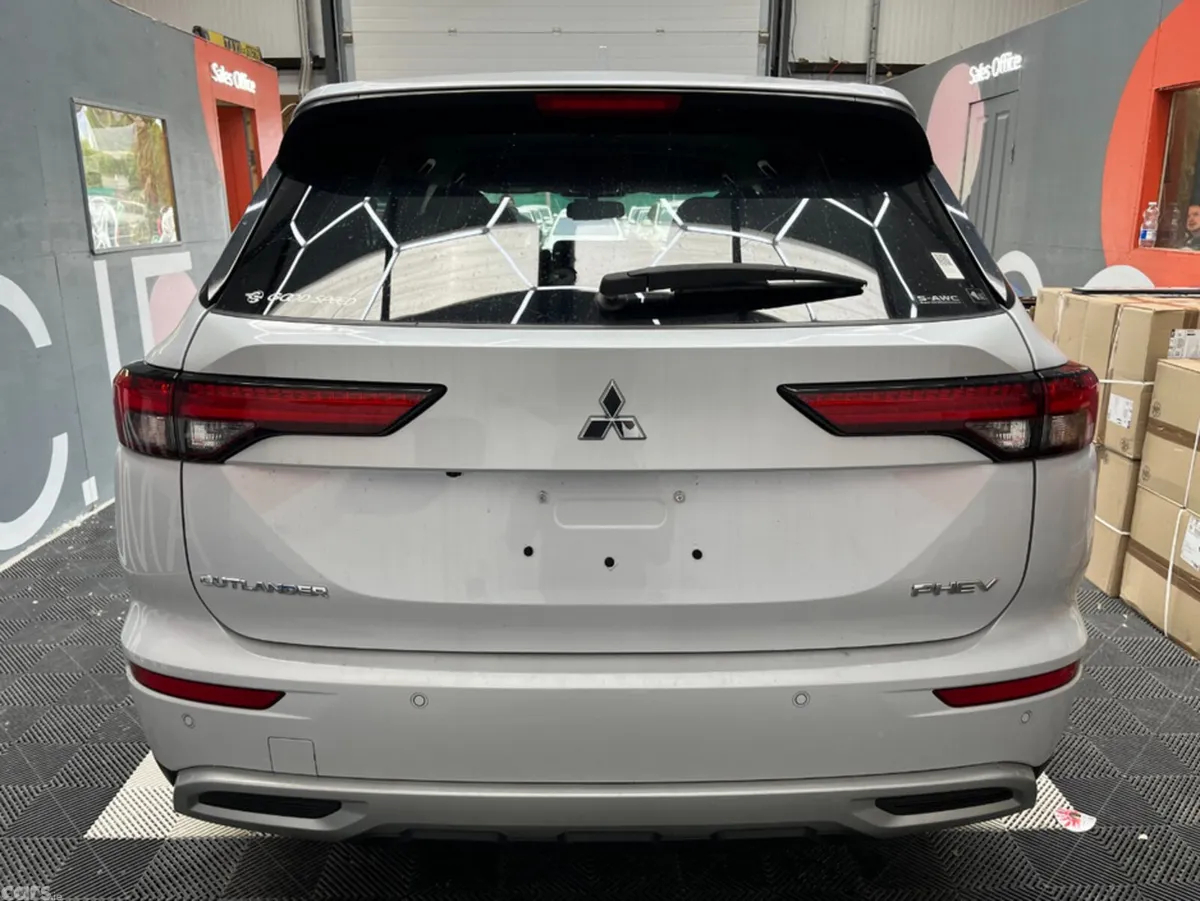 Mitsubishi Outlander SUV, Petrol Plug-in Hybrid, 2023, White