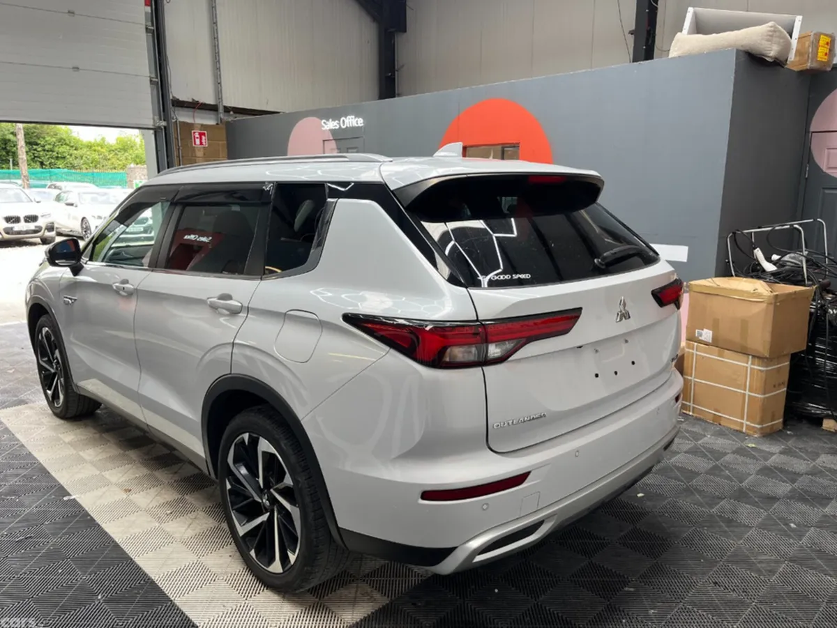 Mitsubishi Outlander SUV, Petrol Plug-in Hybrid, 2023, White