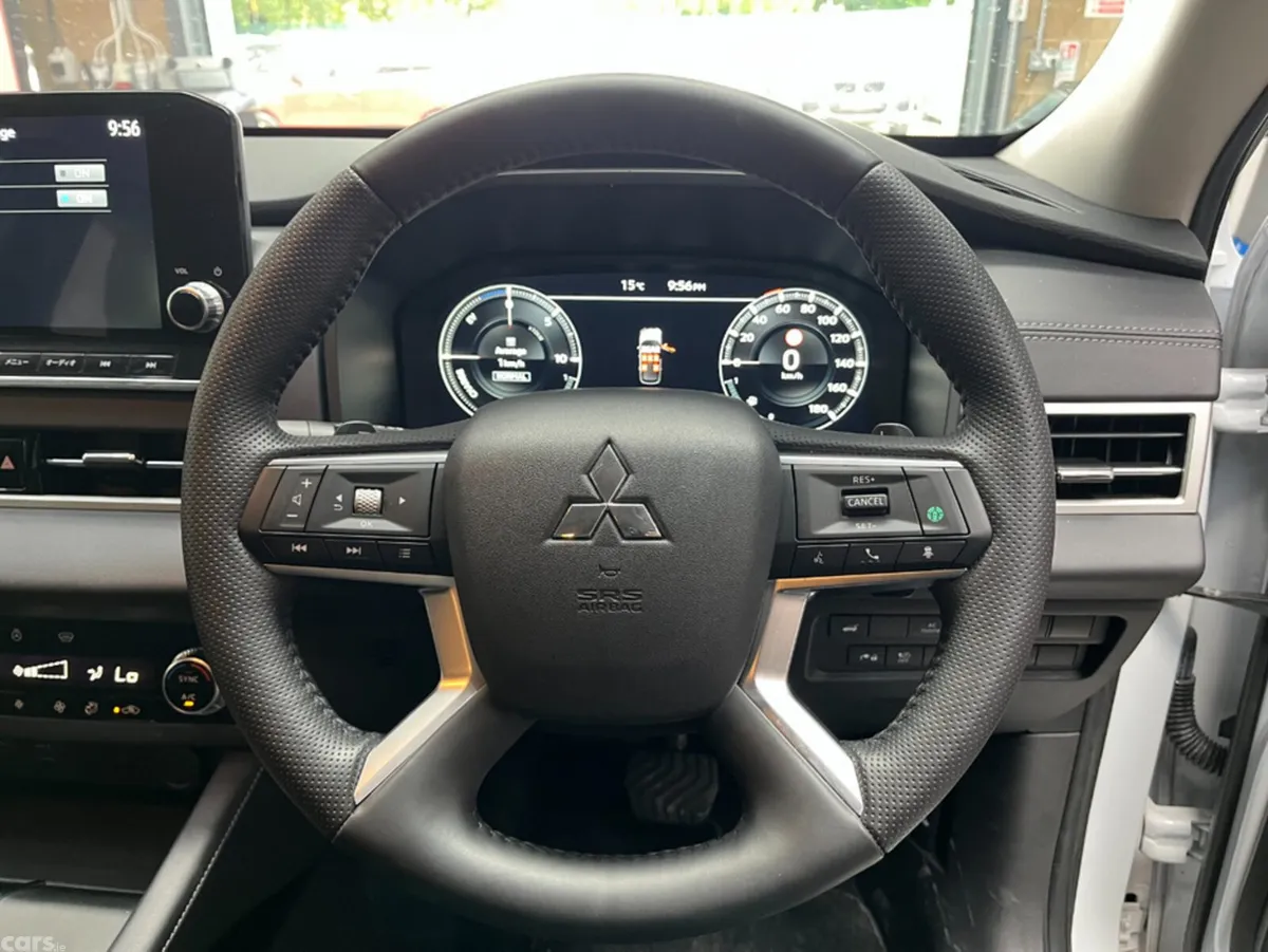 Mitsubishi Outlander SUV, Petrol Plug-in Hybrid, 2023, White
