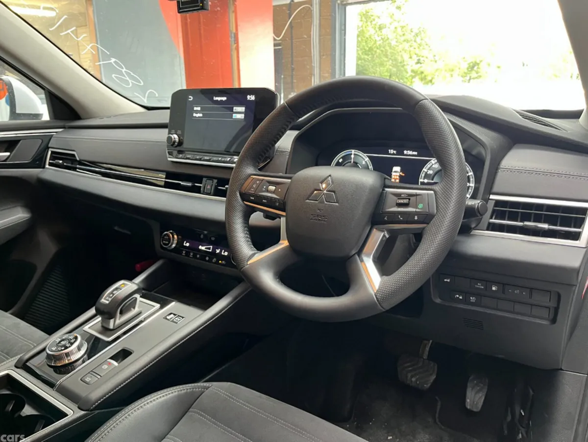 Mitsubishi Outlander SUV, Petrol Plug-in Hybrid, 2023, White