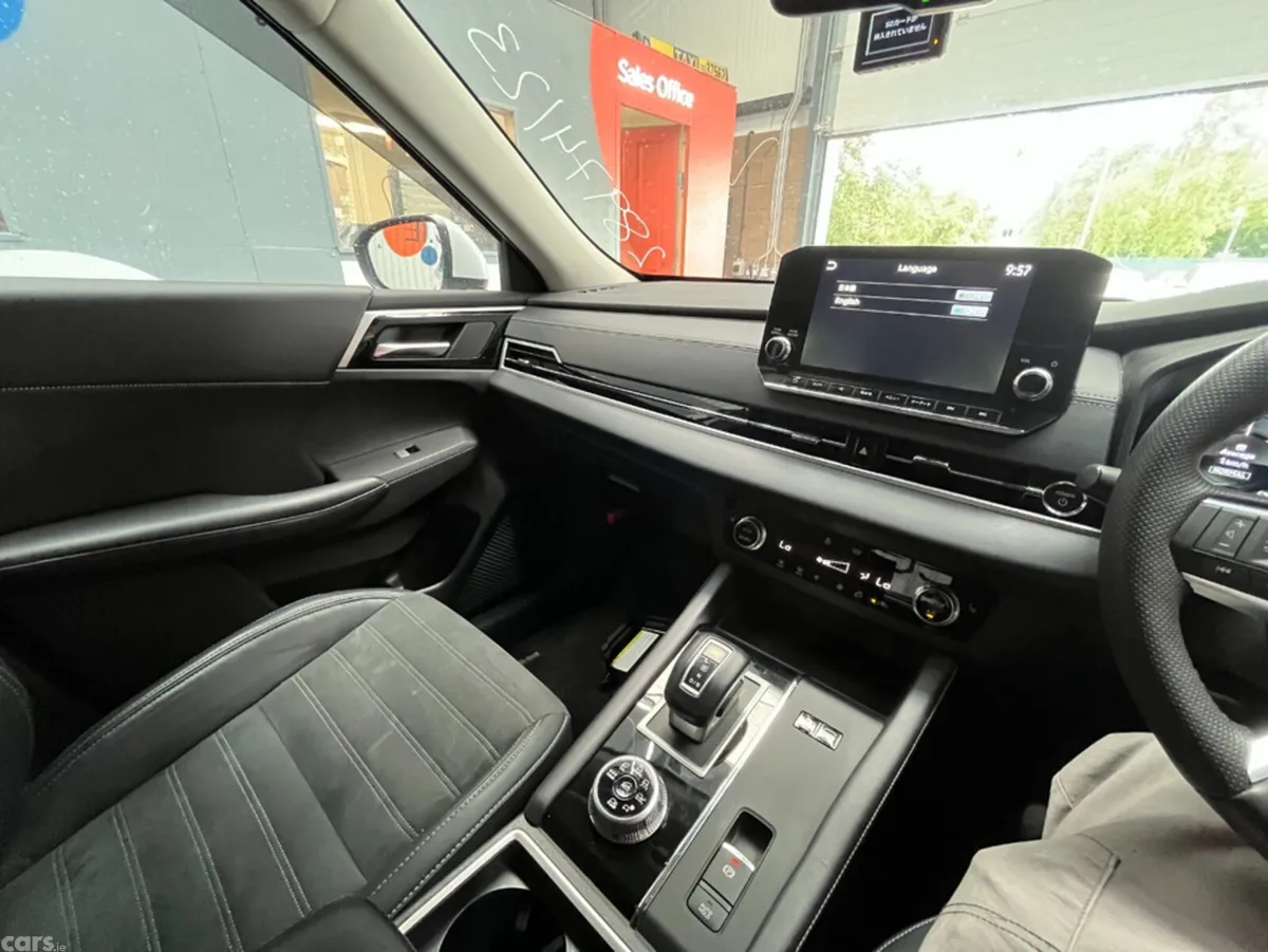 Mitsubishi Outlander SUV, Petrol Plug-in Hybrid, 2023, White
