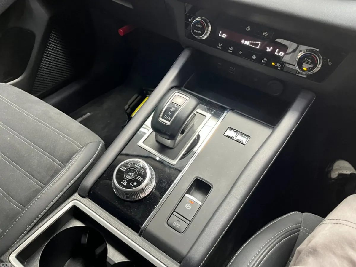 Mitsubishi Outlander SUV, Petrol Plug-in Hybrid, 2023, White