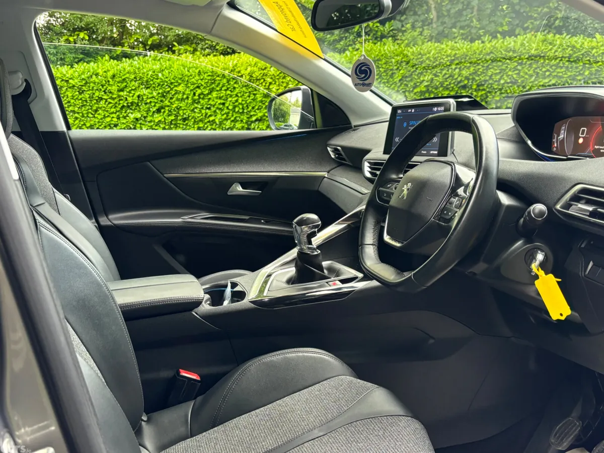 Peugeot 5008 MPV, Diesel, 2020, Grey