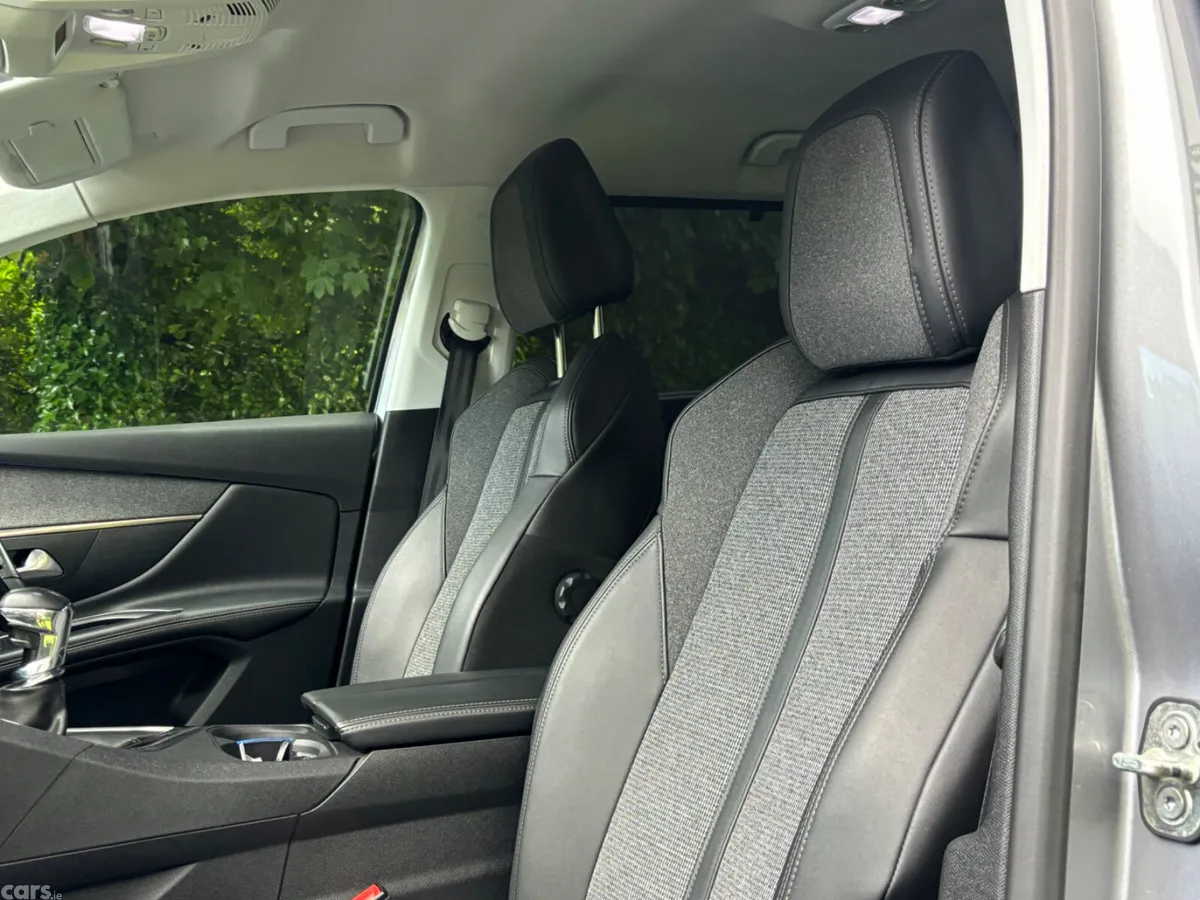 Peugeot 5008 MPV, Diesel, 2020, Grey