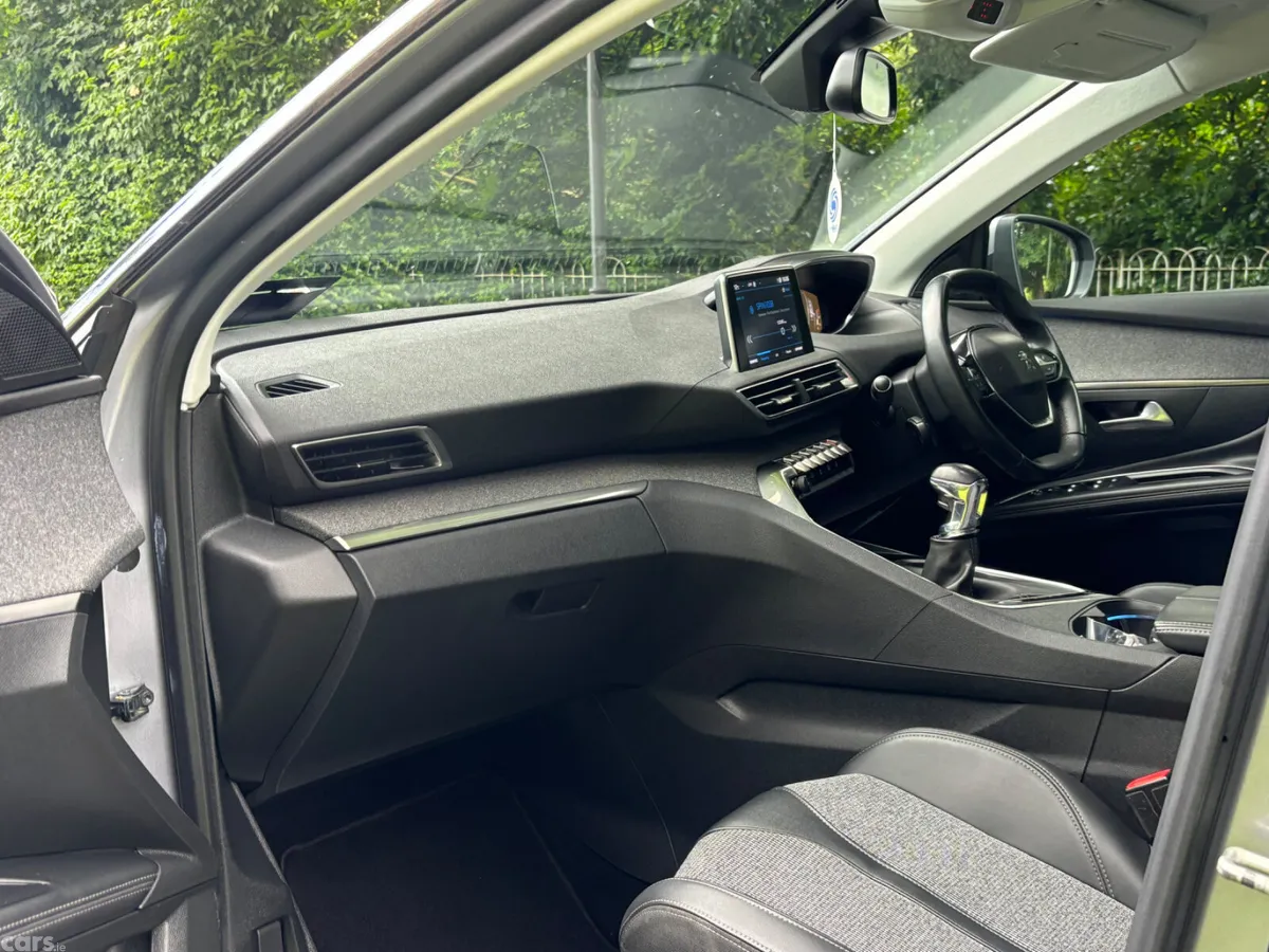 Peugeot 5008 MPV, Diesel, 2020, Grey