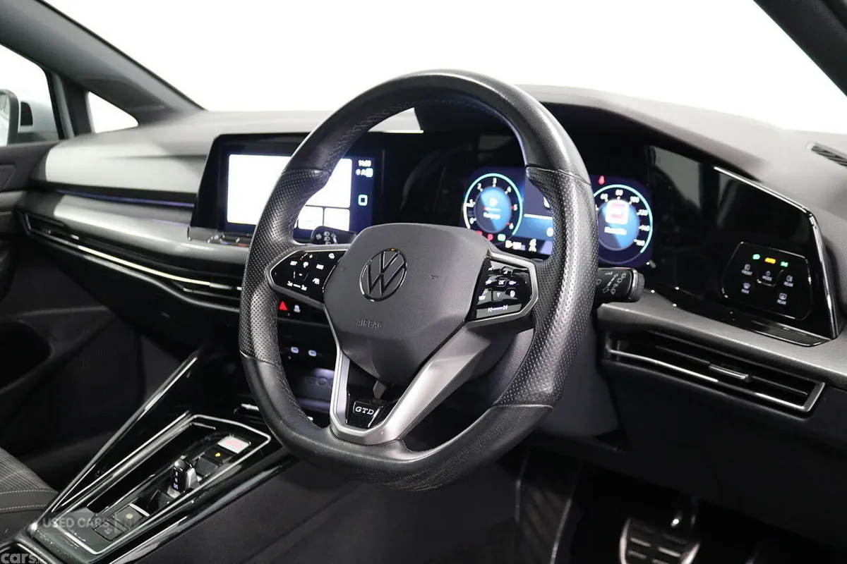 Volkswagen Golf Hatchback, Diesel, 2023, Silver