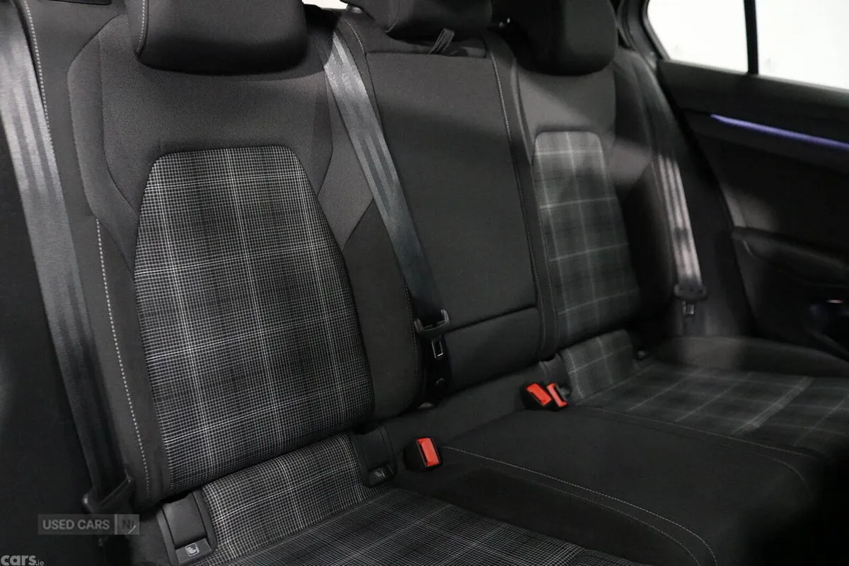 Volkswagen Golf Hatchback, Diesel, 2023, Silver
