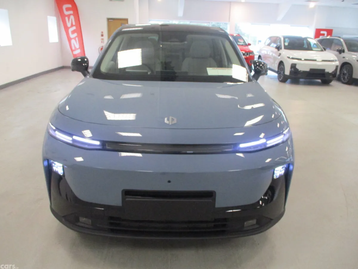 Leapmotor B10 SUV, Petrol Hybrid, 2027, Blue