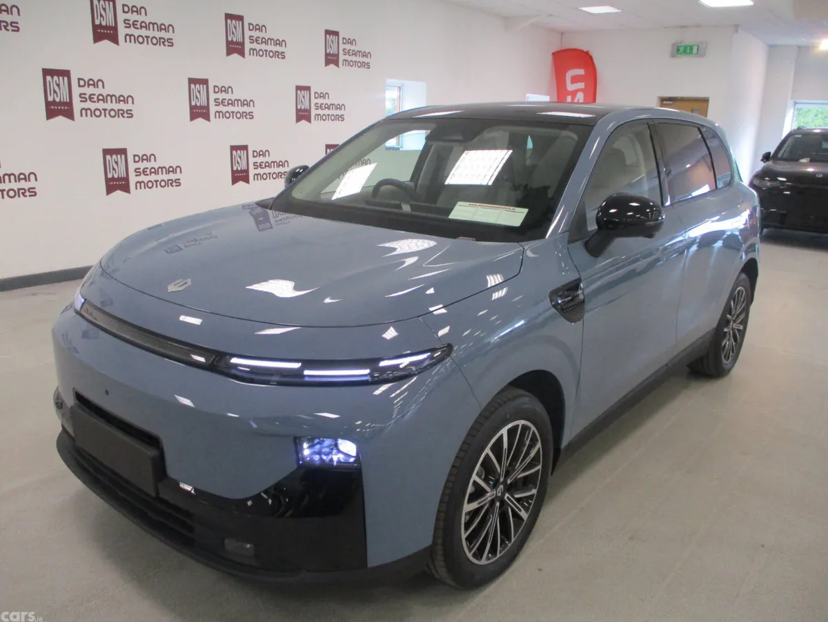 Leapmotor B10 SUV, Petrol Hybrid, 2027, Blue