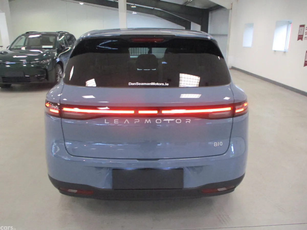 Leapmotor B10 SUV, Petrol Hybrid, 2027, Blue