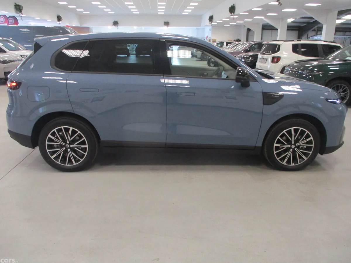 Leapmotor B10 SUV, Petrol Hybrid, 2027, Blue