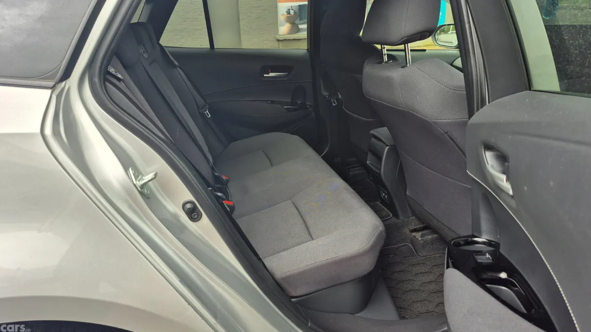 Toyota Corolla Estate, Petrol Hybrid, 2020, Silver
