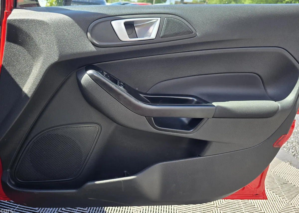 Ford Fiesta Hatchback, Petrol, 2015, Red