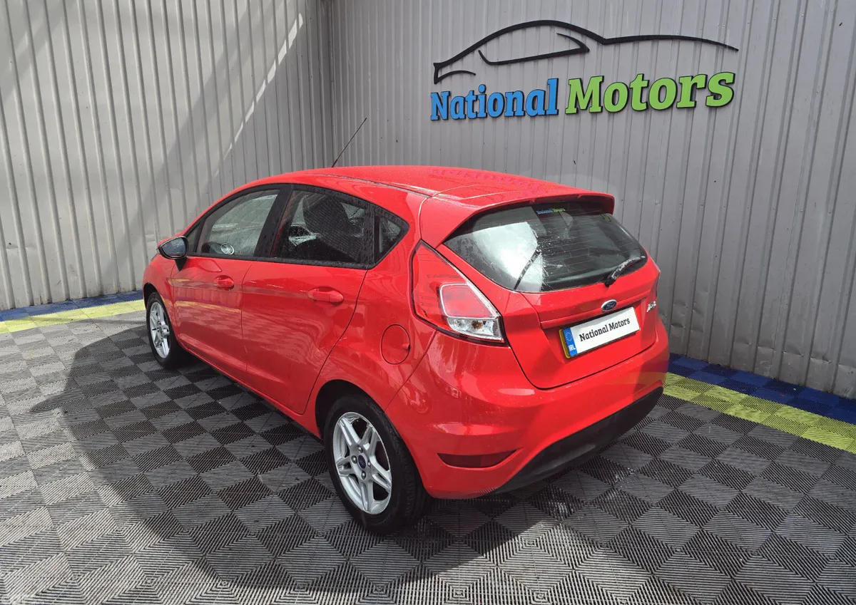 Ford Fiesta Hatchback, Petrol, 2015, Red