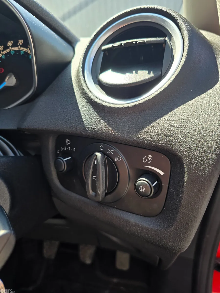 Ford Fiesta Hatchback, Petrol, 2015, Red