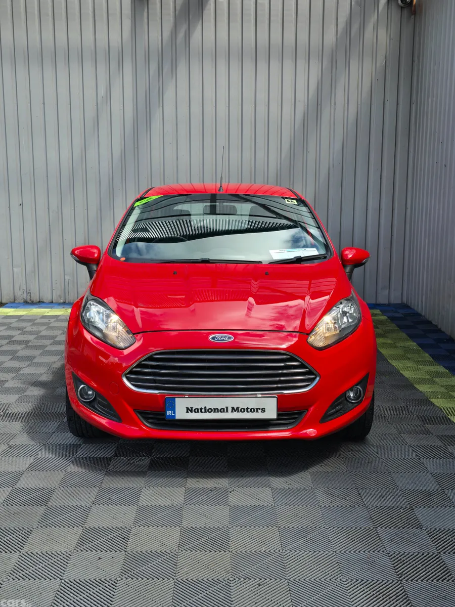 Ford Fiesta Hatchback, Petrol, 2015, Red