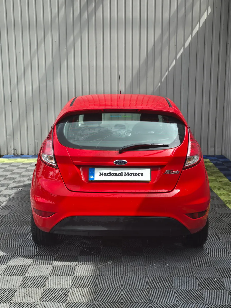 Ford Fiesta Hatchback, Petrol, 2015, Red