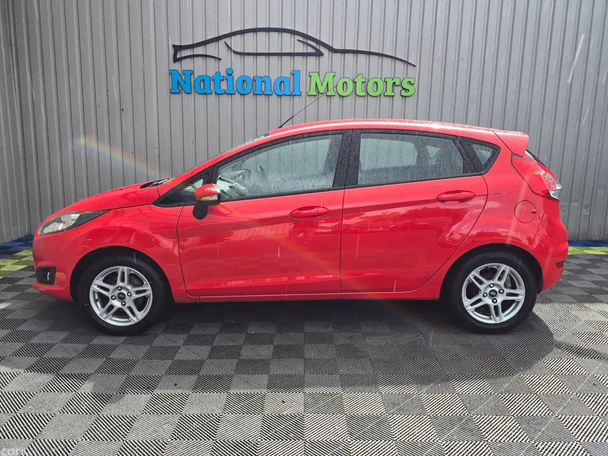 Ford Fiesta Hatchback, Petrol, 2015, Red