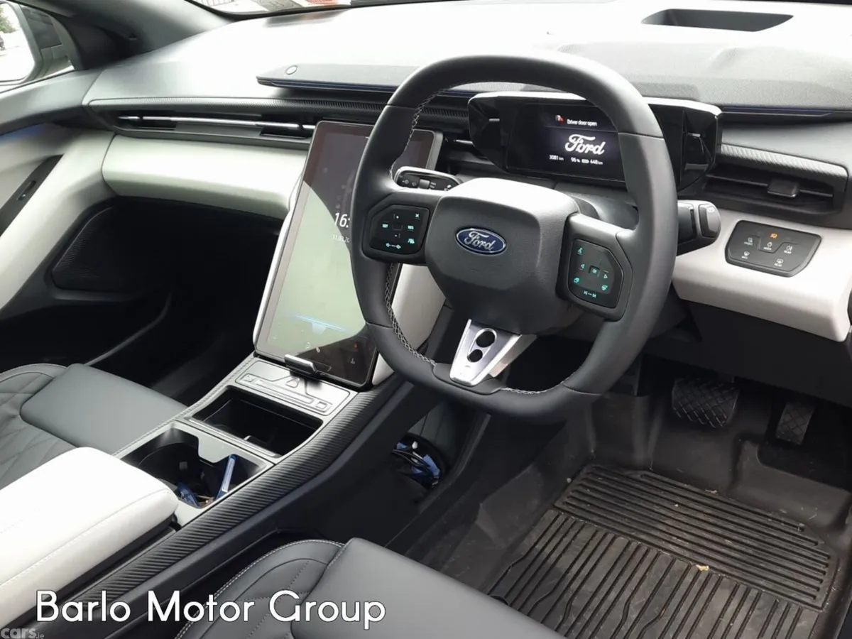 Ford Capri MPV, Electric, 2026, Grey