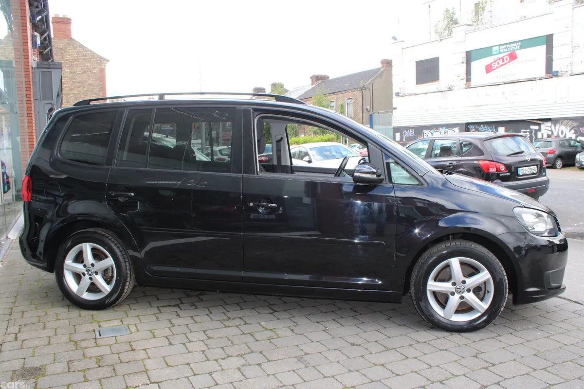 Volkswagen Touran MPV, Petrol, 2014, Black