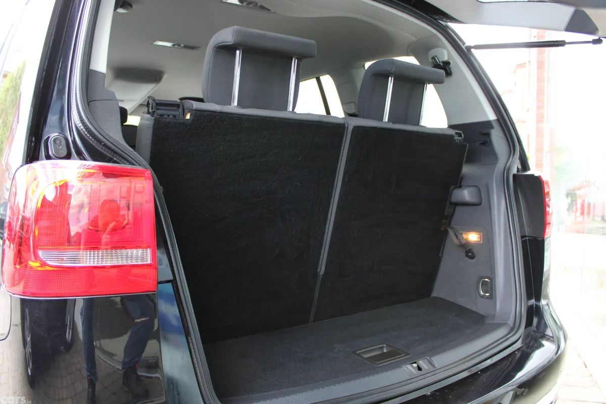 Volkswagen Touran MPV, Petrol, 2014, Black