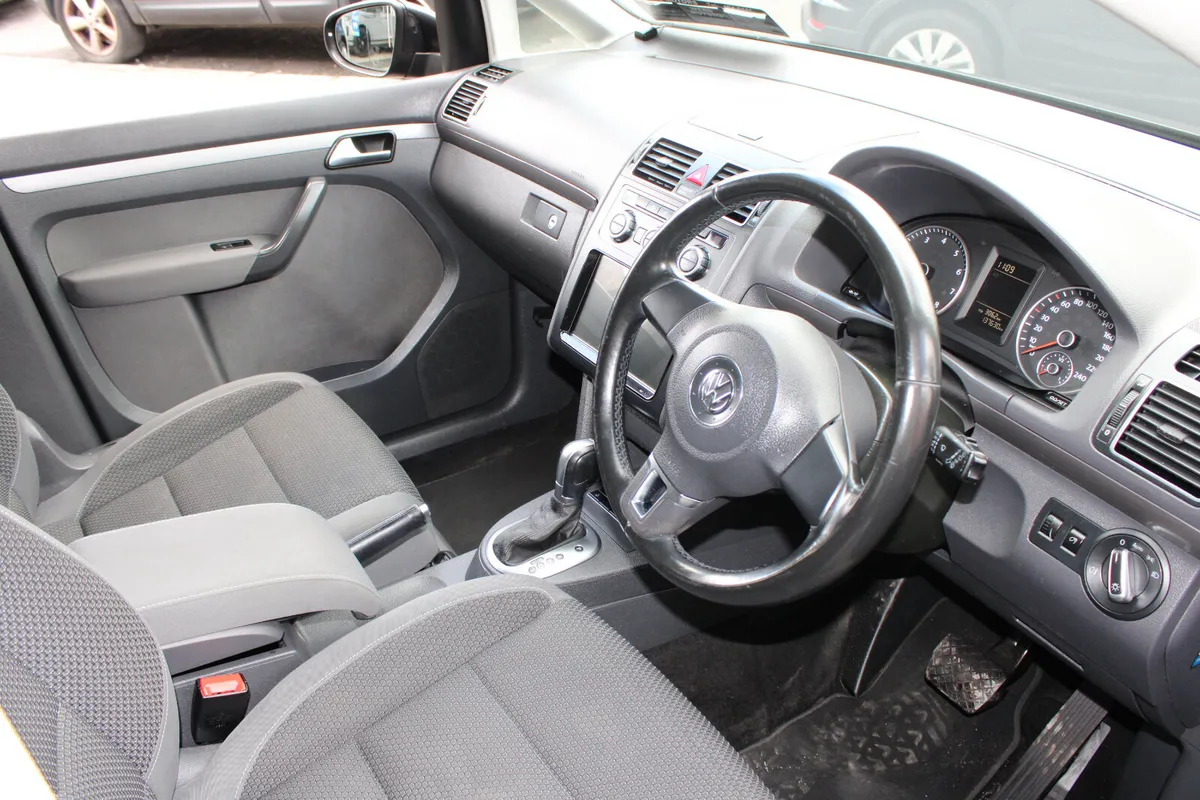 Volkswagen Touran MPV, Petrol, 2014, Black