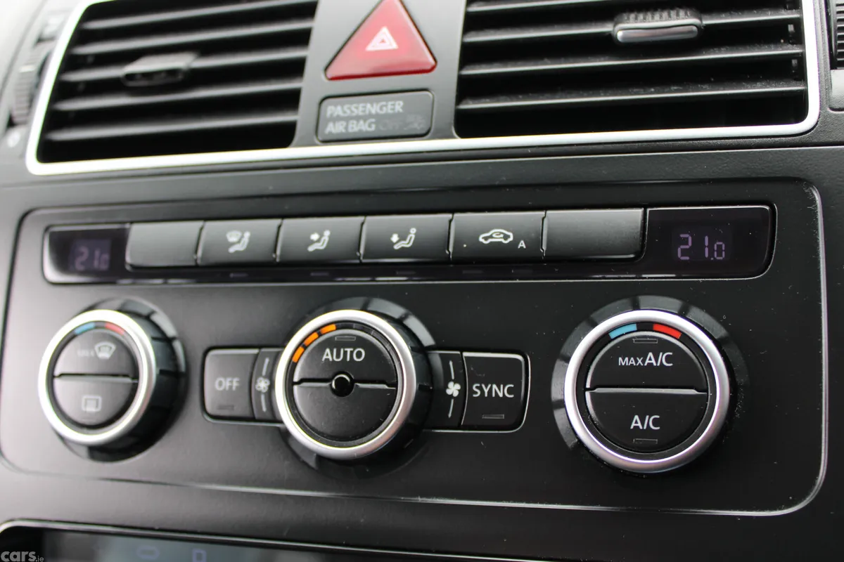 Volkswagen Touran MPV, Petrol, 2014, Black