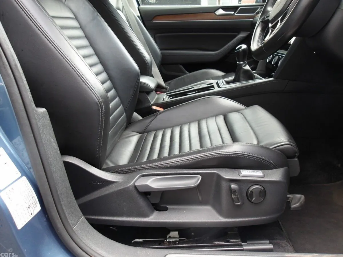 Volkswagen Passat Saloon, Diesel, 2017, Blue