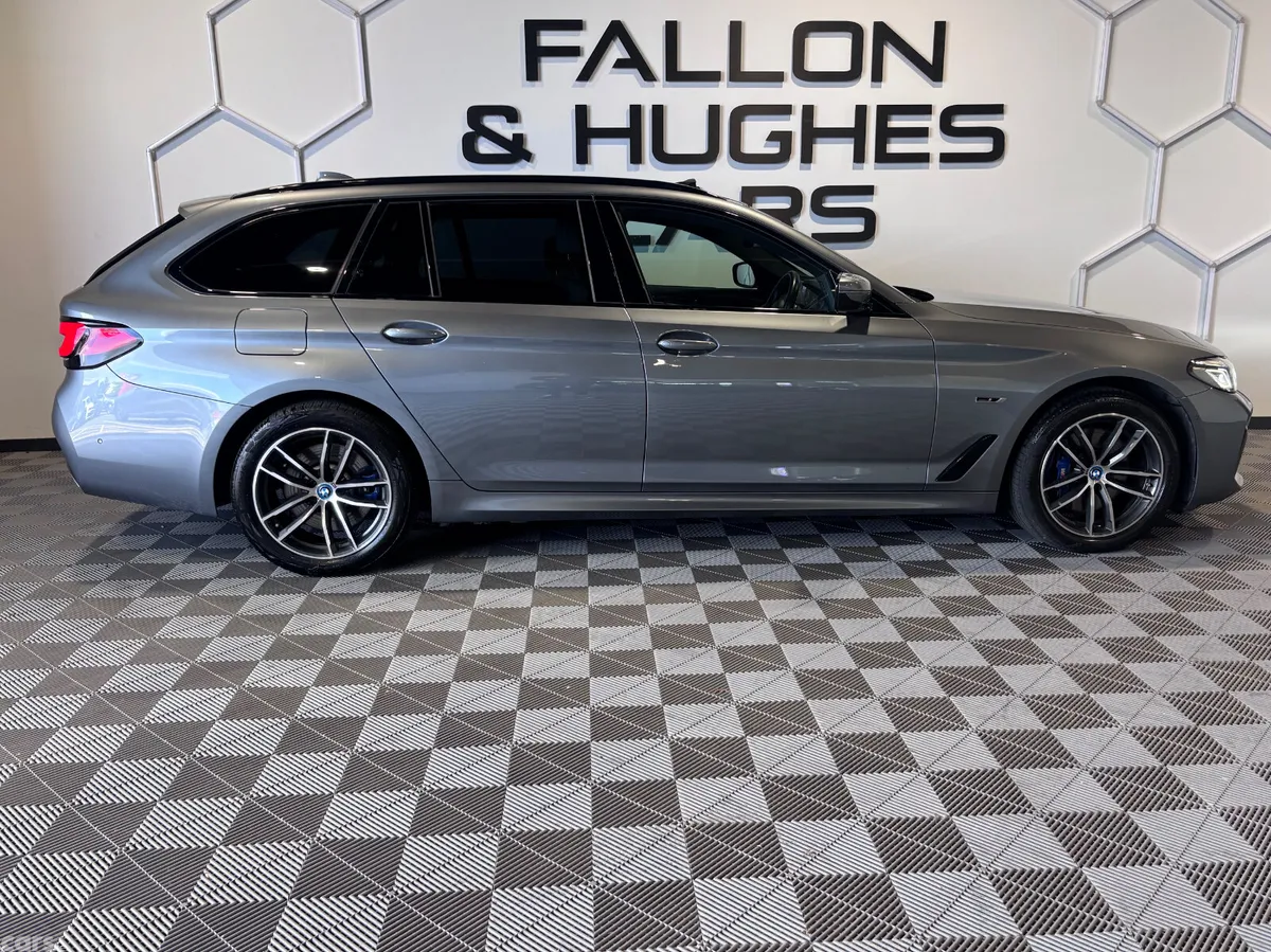 BMW 5-Series Estate, Petrol Plug-in Hybrid, 2022, Blue