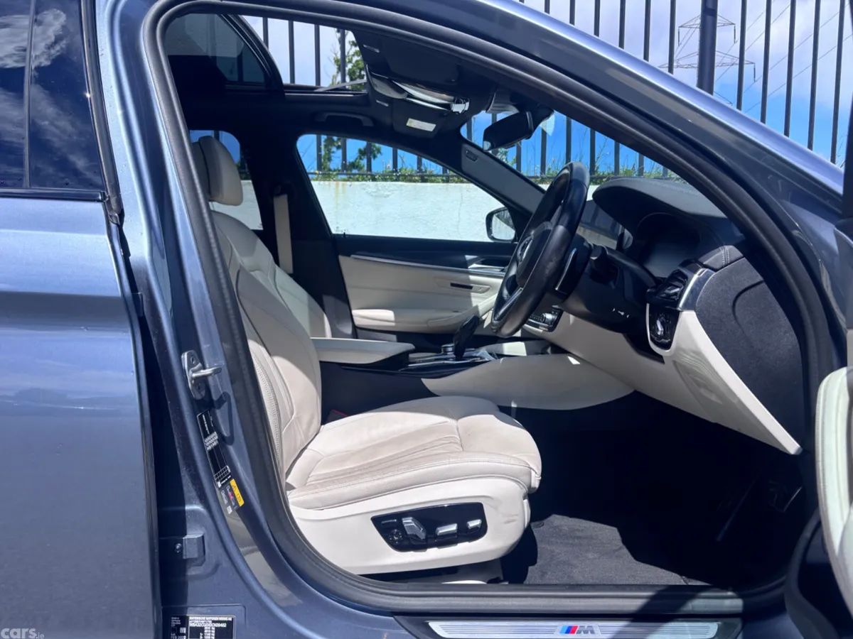 BMW 5-Series Estate, Petrol Plug-in Hybrid, 2022, Blue