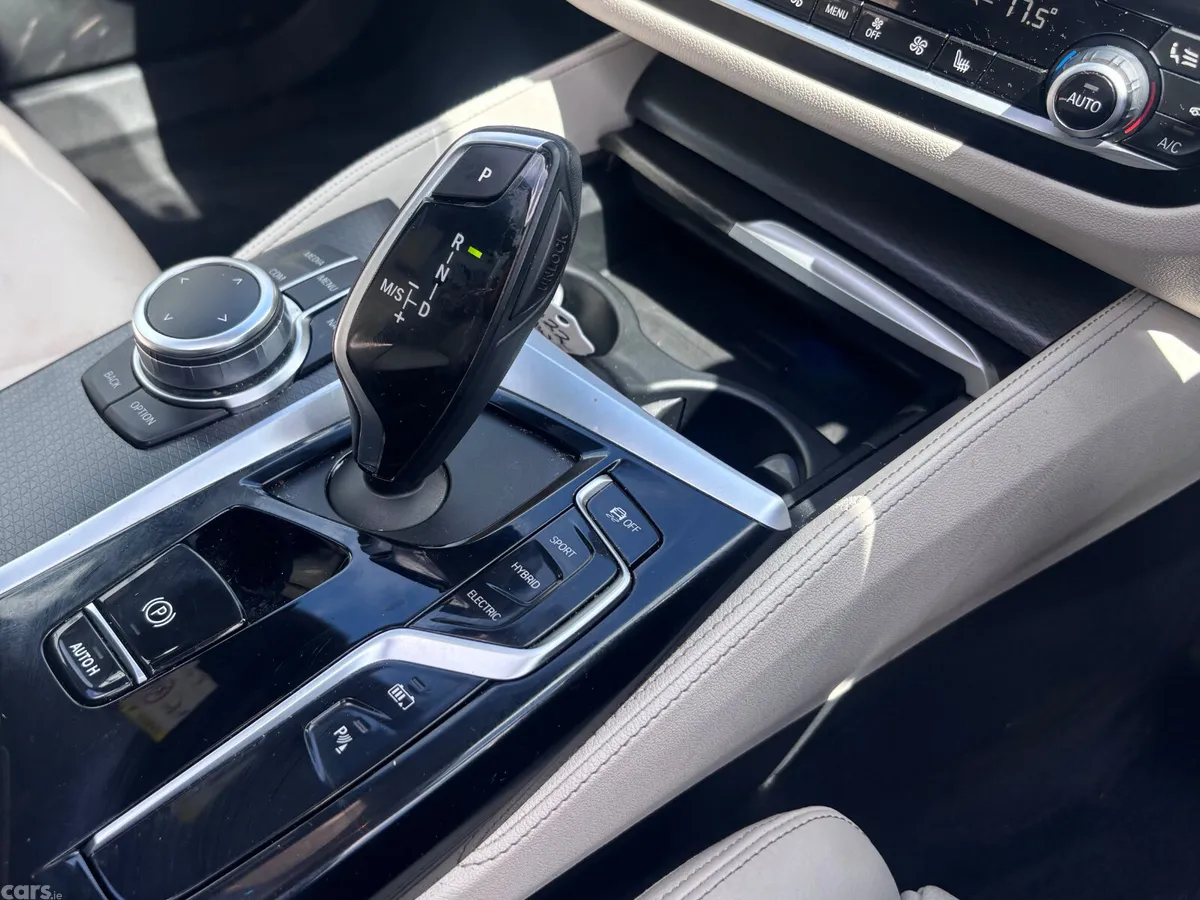 BMW 5-Series Estate, Petrol Plug-in Hybrid, 2022, Blue
