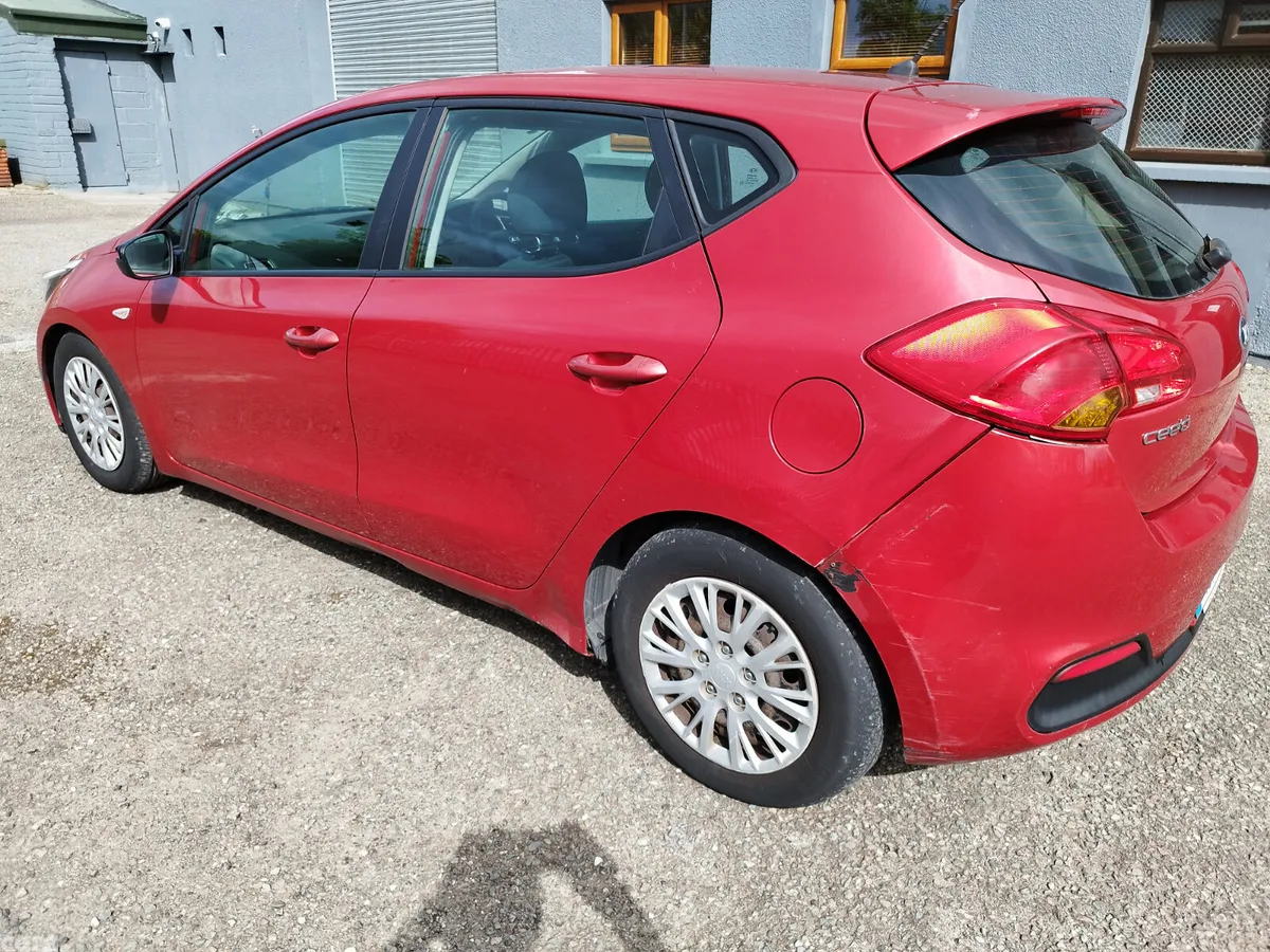 Kia Ceed Hatchback, Diesel, 2013, Red