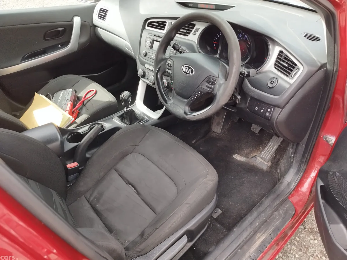 Kia Ceed Hatchback, Diesel, 2013, Red