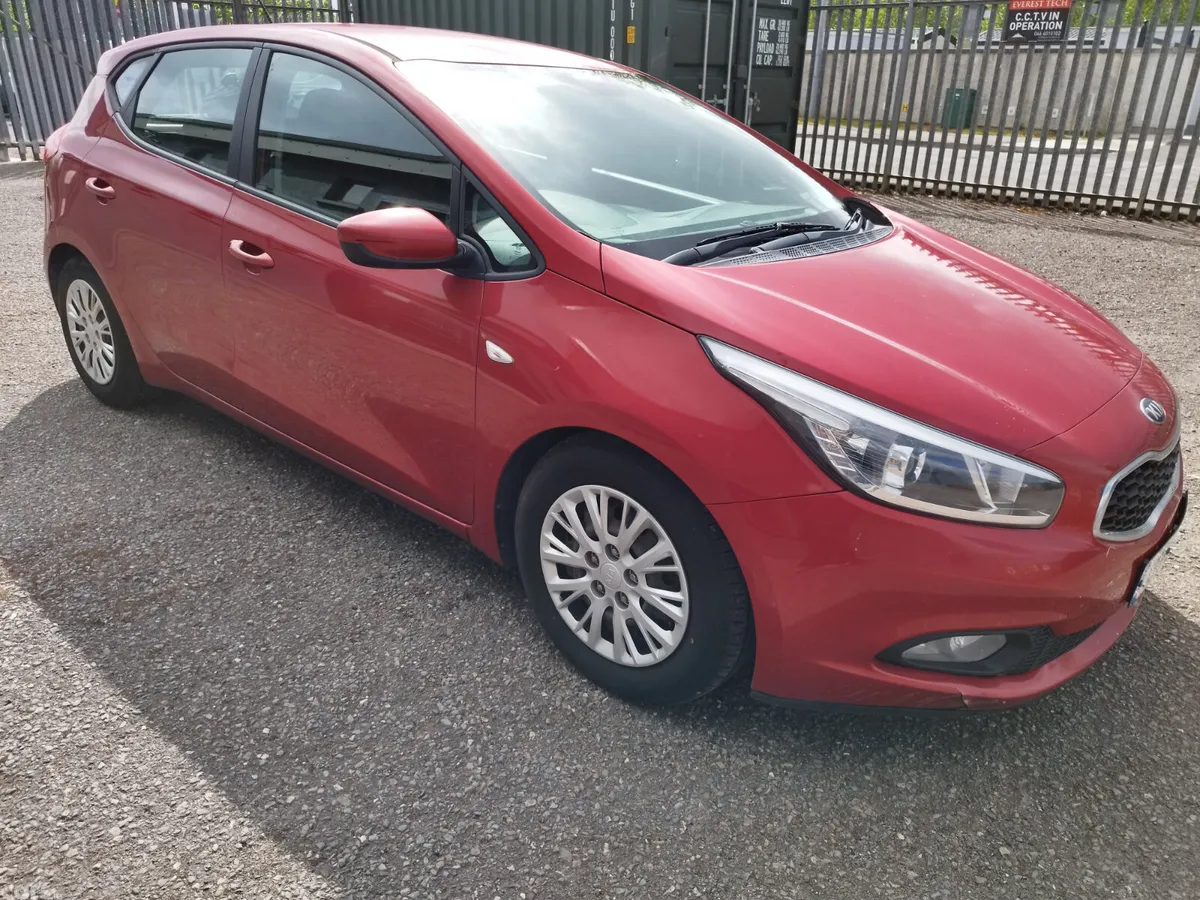 Kia Ceed Hatchback, Diesel, 2013, Red