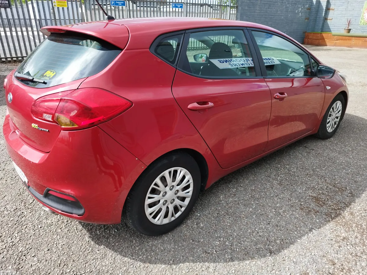 Kia Ceed Hatchback, Diesel, 2013, Red