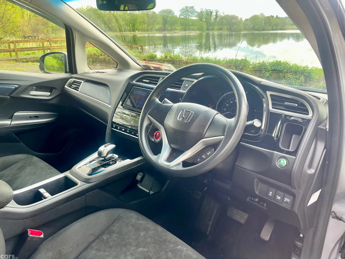 Honda Shuttle MPV, Petrol Hybrid, 2018, Silver