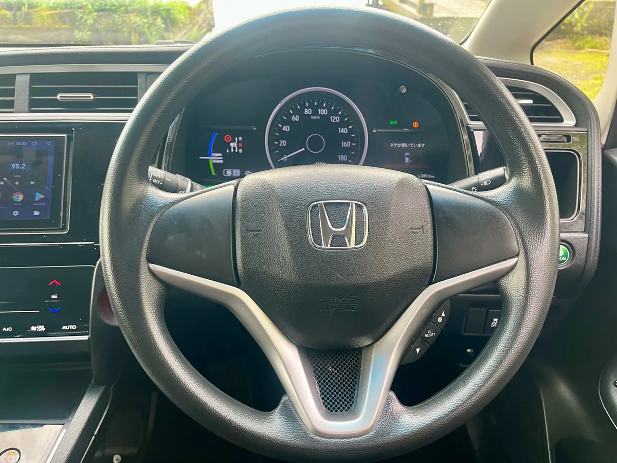 Honda Shuttle MPV, Petrol Hybrid, 2018, Silver