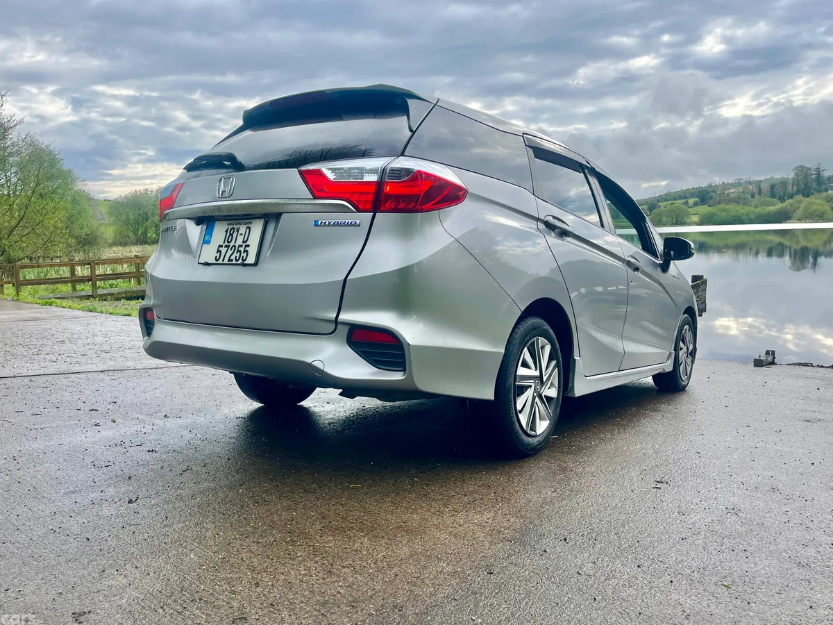 Honda Shuttle MPV, Petrol Hybrid, 2018, Silver