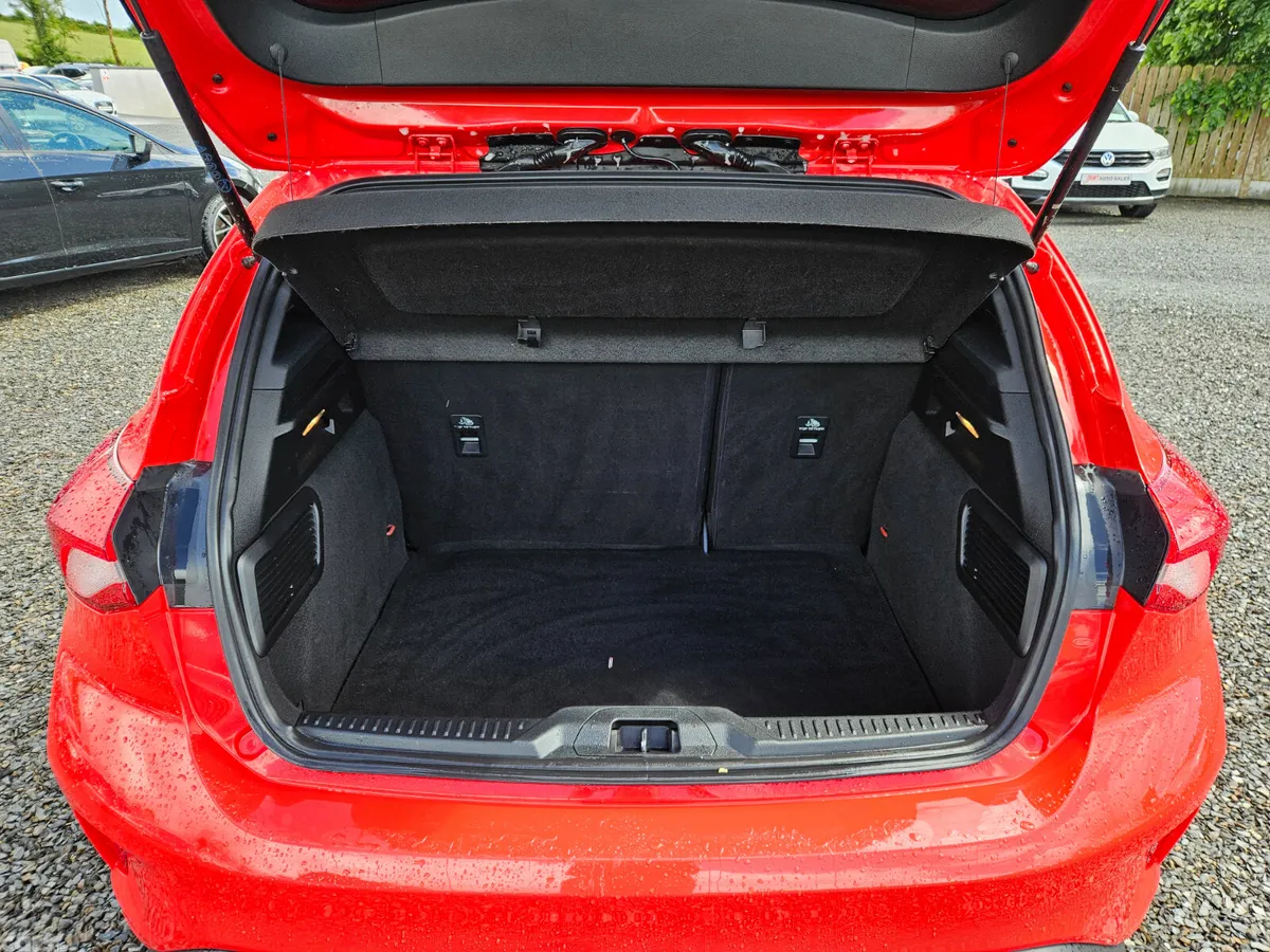 Ford Focus Hatchback, Diesel, 2018, Red